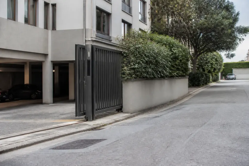 Hotel avec parking ferme et entree securisee